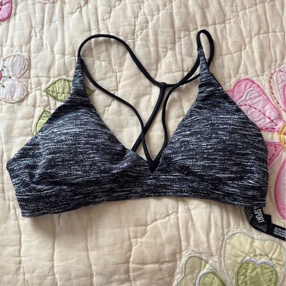 victoria secret sports bra xtra small with pads - Picture 1 of 3
